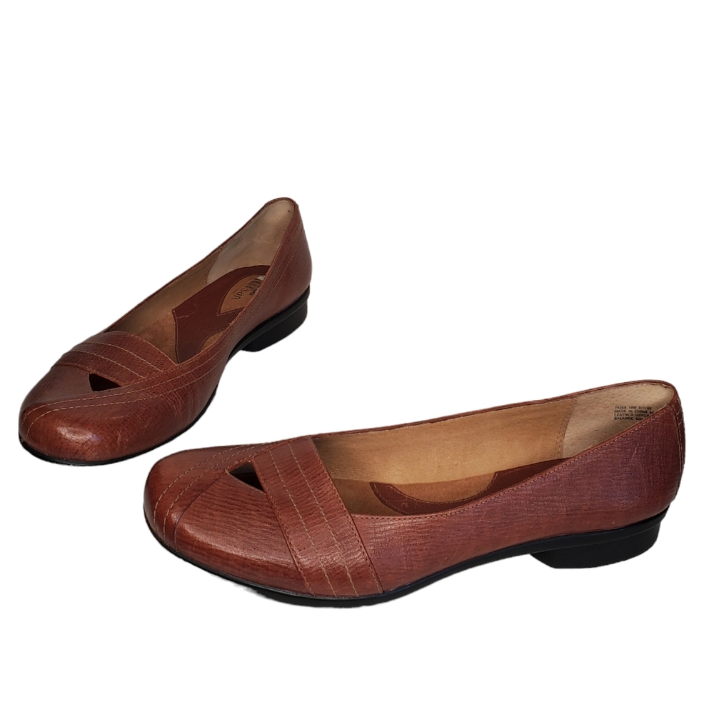 Clarks Artisan Fawn Brown Flats, Size 10M, NWOT, Business Casual Shoes